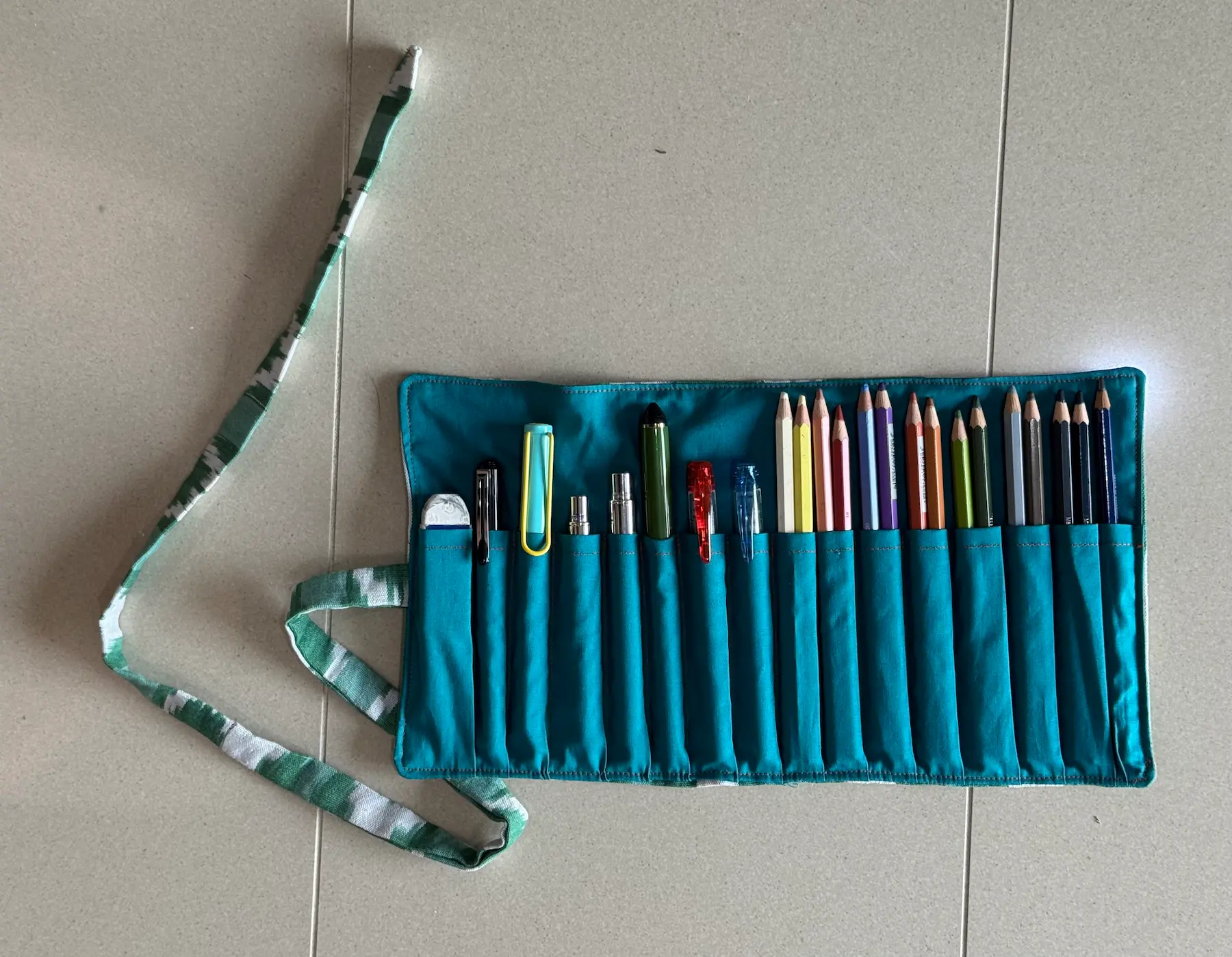 Making a pencil roll